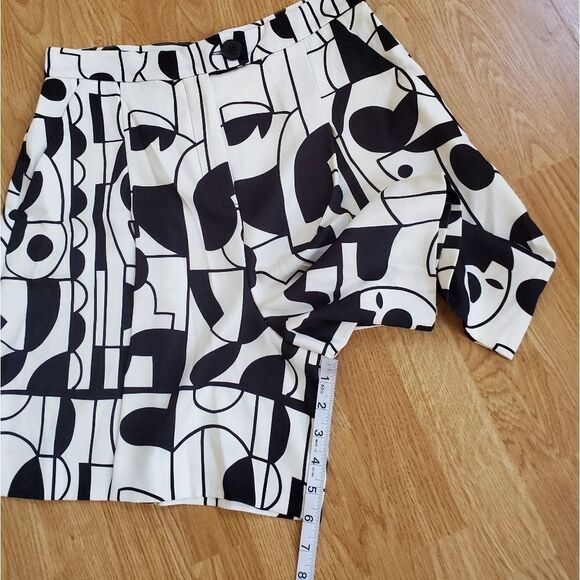 NEW! Marella Printed Trouser Shorts size 8 in Black/White - Picture 13 of 16